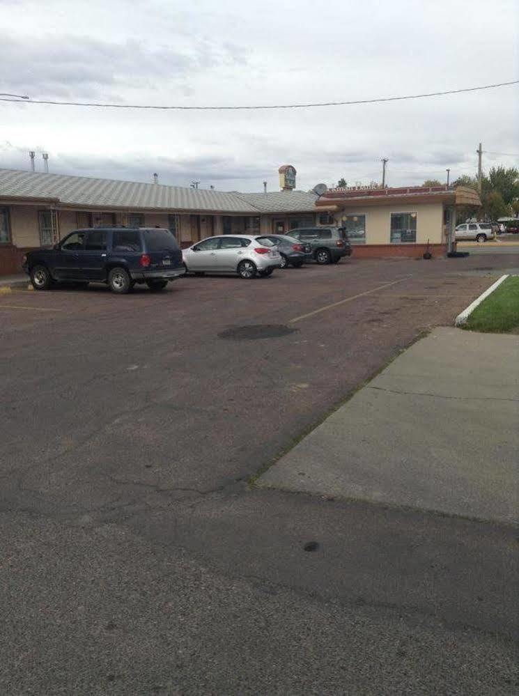 Ski'S Western Motel Great Falls Exterior photo